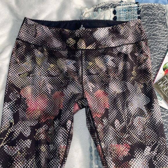 Prana Mid-Rise Cropped Leggings - size XL - Picture 3 of 4
